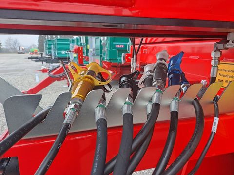 [3379-6903181-7.jpg]