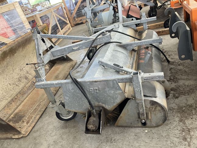 [3379-6982950-0_1.jpg]