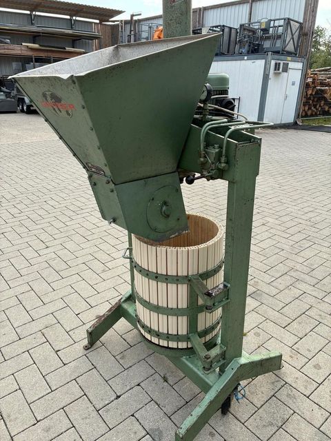 [3379-7388001-3.jpg]