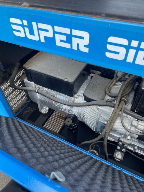 [3383-3449292-4.jpg]