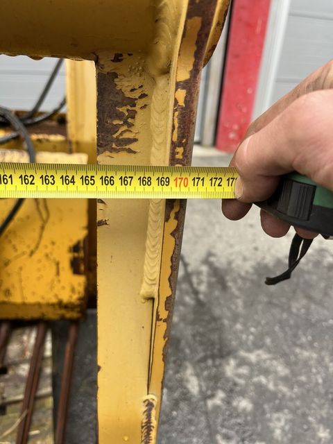 [3383-4432102-22.jpg]