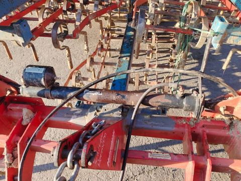 [3383-4586614-15.jpg]