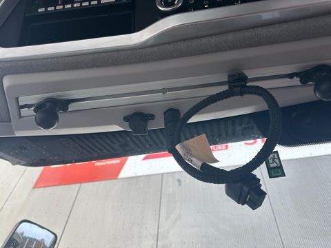 [3383-6436575-27.jpg]