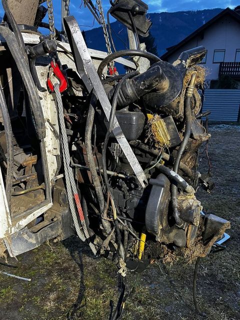 [3383-6753392-13.jpg]