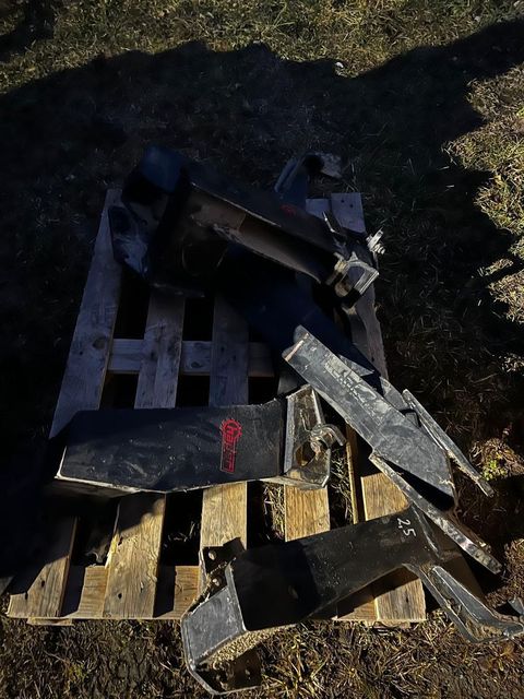 [3383-6753392-4.jpg]