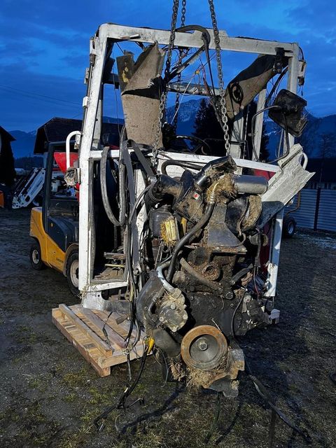 [3383-6753392-6.jpg]