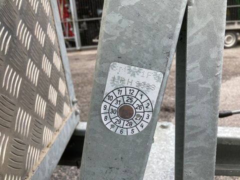 [3471-7474951-10.jpg]