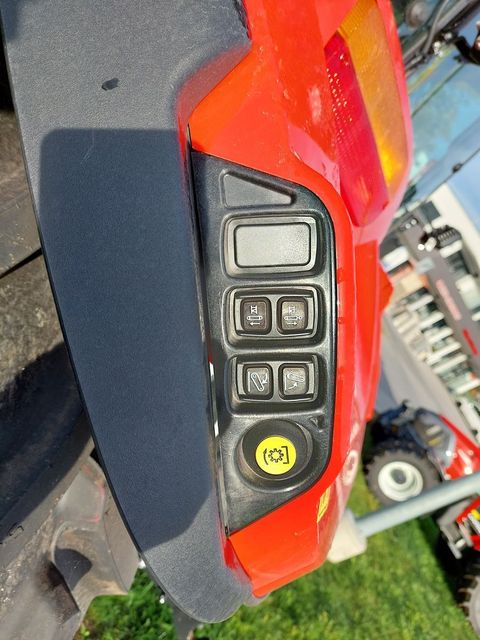 [3489-3865449-4.jpg]