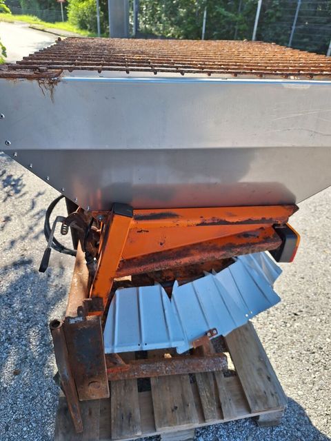 [3489-4413223-3.jpg]