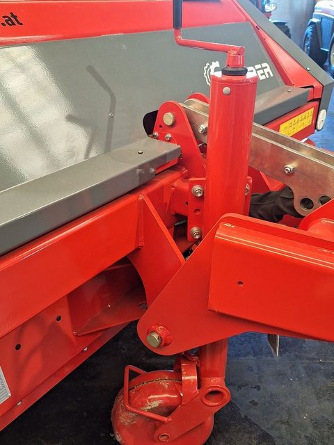 [3489-5449683-3.jpg]