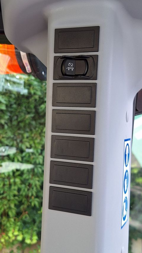 [3489-6006665-14.jpg]