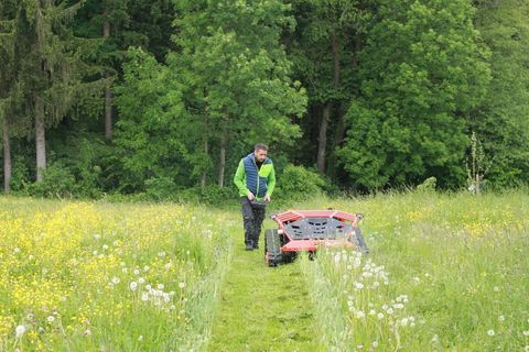 [3489-6403023-3.jpg]