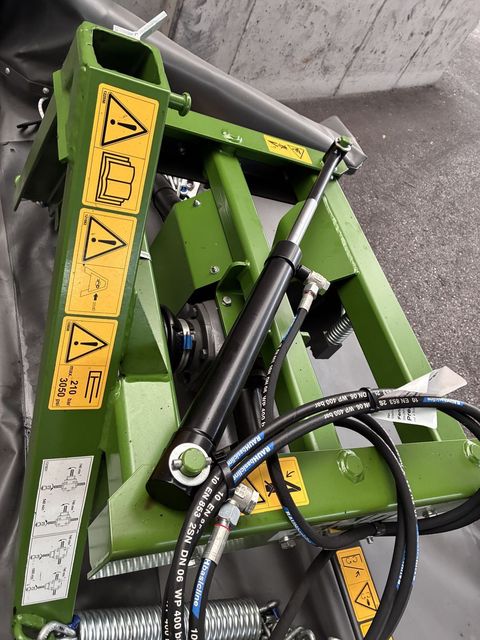 [3489-6482218-7.jpg]