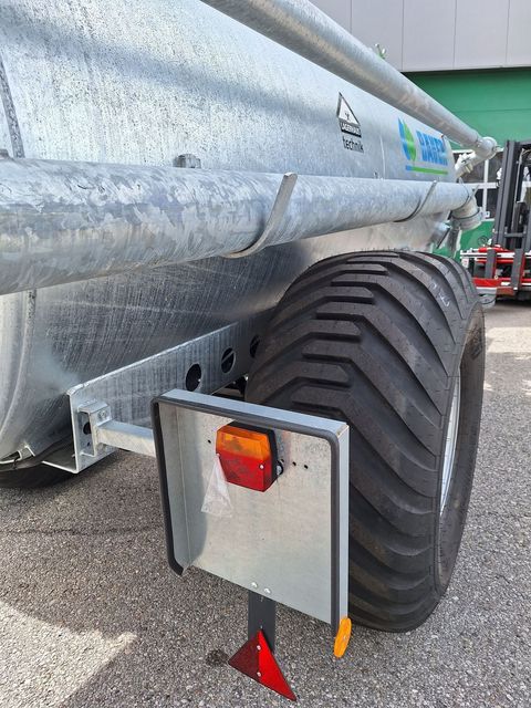 [3489-6682132-11.jpg]