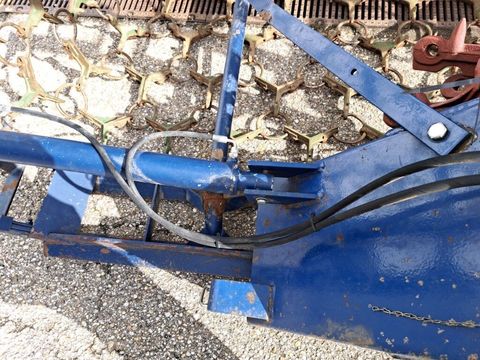 [3508-4175047-7.jpg]