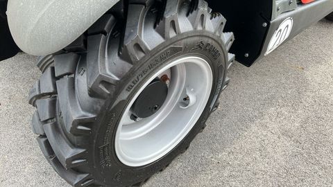 [3508-4387772-10.jpg]