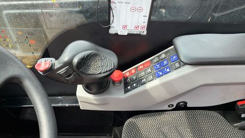 [3508-4387772-9.jpg]