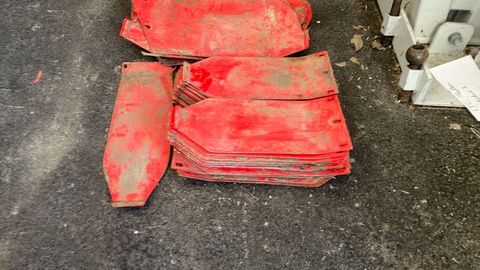 [3508-4826621-6.jpg]