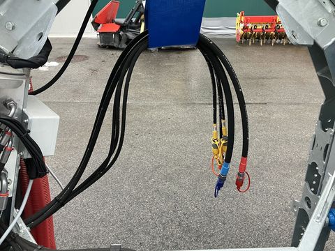 [3508-5440318-11.jpg]