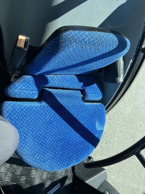 [3508-6119529-29.jpg]