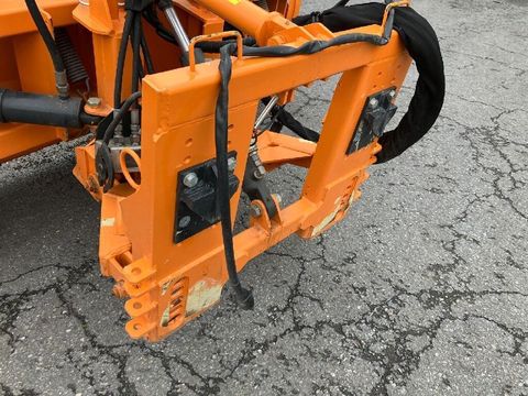 [3511-5725643-9.jpg]