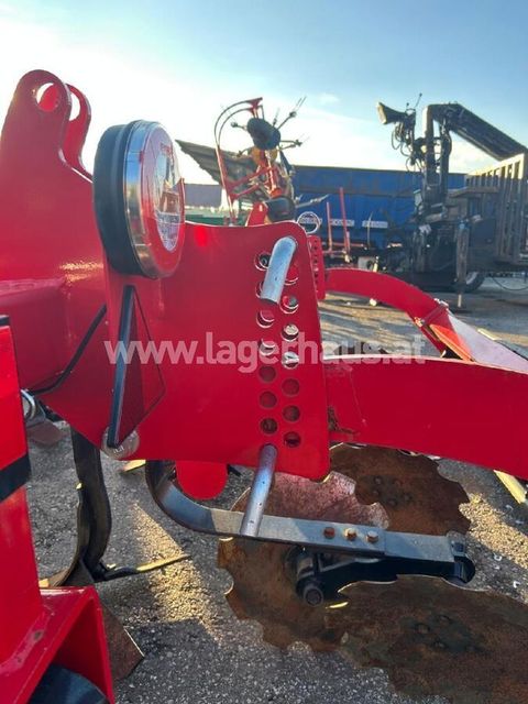 [3559-6299409-8.jpg]