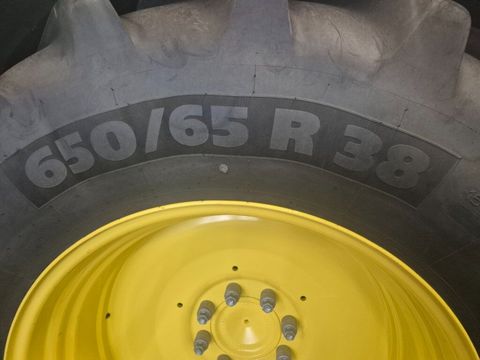 [3559-7622926-12.jpg]