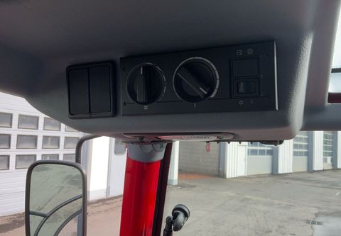 [3571-4483791-20.jpg]