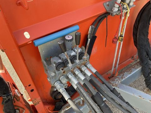 [3571-6478463-18.jpg]