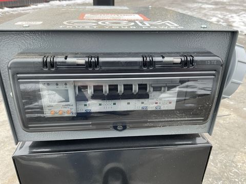 [3571-6679271-8.jpg]