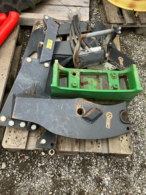 [3571-6749994-4.jpg]