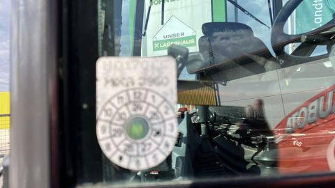 [3571-6891434-17.jpg]