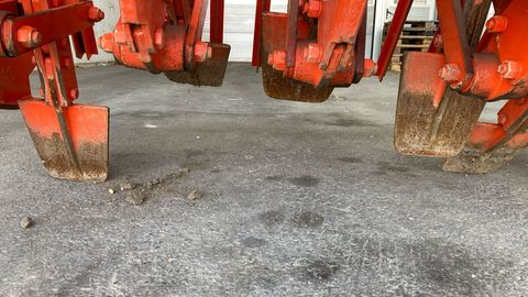 [3592-4338853-8.jpg]