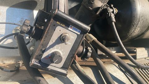 [3592-4697899-9.jpg]