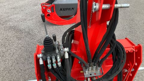 [3592-4883383-9.jpg]