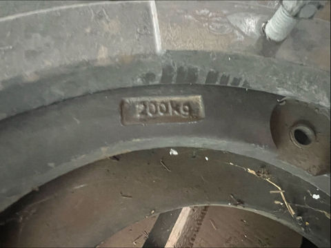 [3592-4944605-6.jpg]