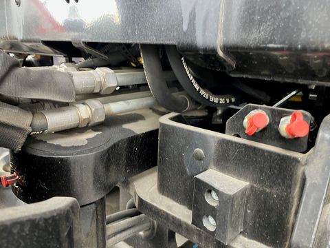 [3592-5562370-10.jpg]