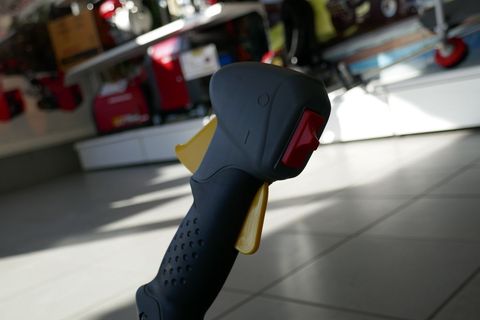 [3600-3681411-5.jpg]