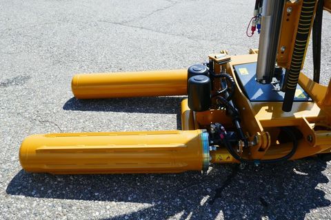 [3600-4397514-10.jpg]