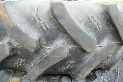 [3600-4490203-8.jpg]