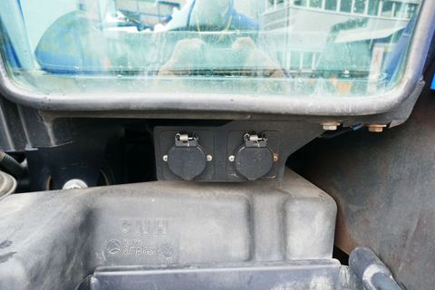 [3600-4530383-5.jpg]