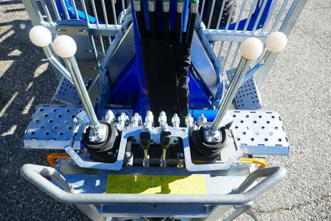 [3600-4570681-8.jpg]