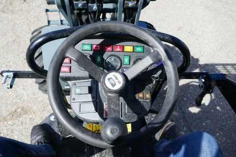 [3600-5535743-13.jpg]
