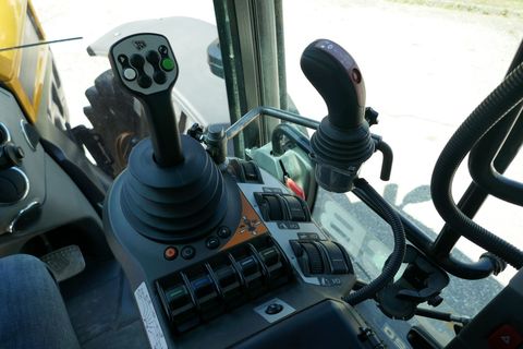 [3600-5624754-20.jpg]