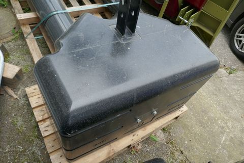 [3600-5638846-5.jpg]