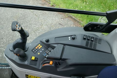 [3600-5638911-4.jpg]
