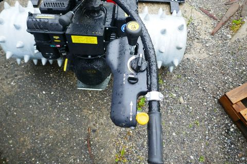 [3600-5704812-4.jpg]