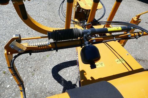 [3600-5781085-8.jpg]