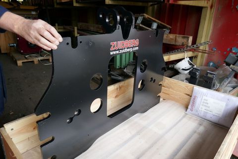 [3600-6256133-2.jpg]