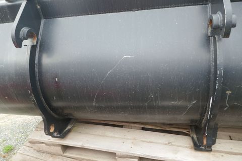 [3600-6385617-5.jpg]